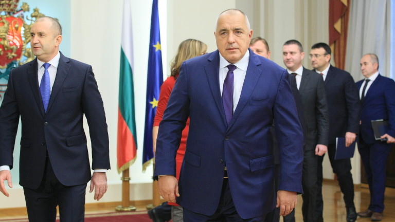 Борисов и Радев си стиснаха ръцете на рождения ден на КНСБ