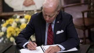 Президентът Джо Байдън подписа законопроект за суспендиране на лимита на