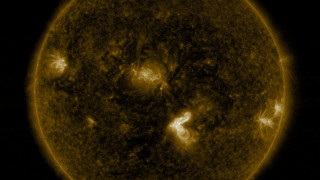 Американската космическа агенция NASA публикува зрелищни кадри на слънчеви изригвания