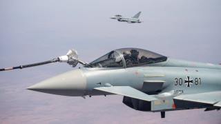 Пет германски изтребителя Eurofighter разположени в Латвия ще започнат да