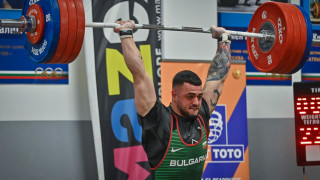 Българската звезда в щангите Карлос Насар спечели турнира Милен