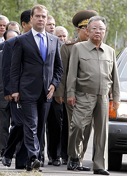 Над 2 часа Медведев говори с Ким Чен Ир в закрита военна база