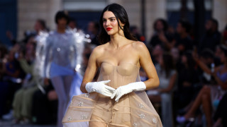 Кендъл Дженър сподели поредица от интригуващи снимки в социалните си