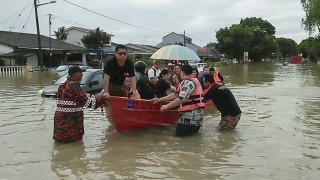 Тайфунът "Дамрей" уби 27 души във Виетнам 