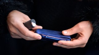 Производителят на Marlboro Philip Morris PMI обяви че отправя оферта