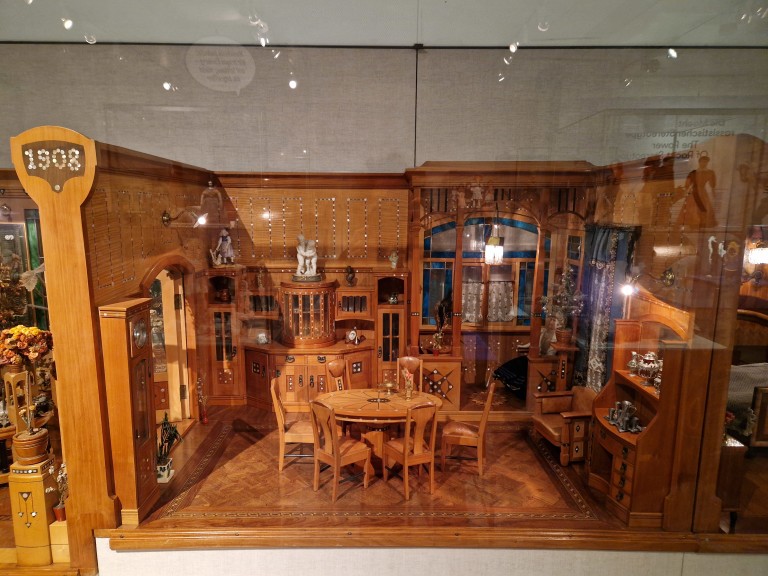 Стая от къща за кукли от 1908 година