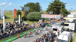Контадор се сгромоляса, триумф за Кавендиш в първия етап от Тур дьо Франс
