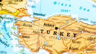 Хеликоптер с 12 души на борда се разби в Източна Турция 