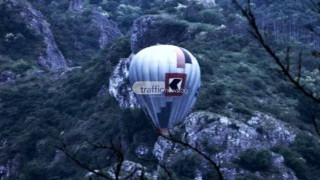 Балон с хора се заклещи в скали близо до Пловдив