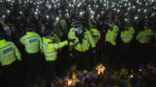 Лондонската полиция разпръсне събралите се на бдение в памет на