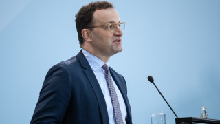 Германският министър на здравеопазването Йенс Шпан чиято популярност сред населението