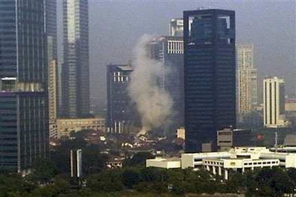 Откриха лаптопа на терорист, взривил се в Джакарта  