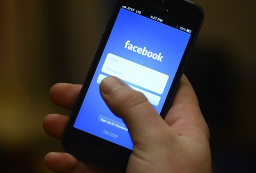 Facebook пуска известие срещу хакерски атаки