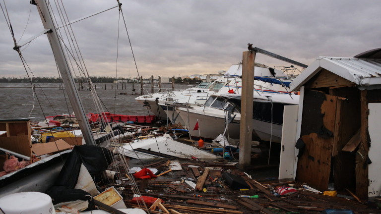 30 са вече жертвите на урагана Дориан на Бахамите, съобщават