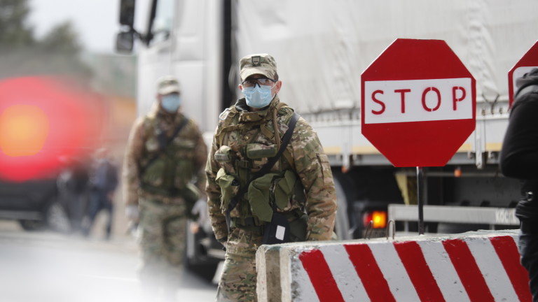 САЩ прехвърли 100 000 установени с COVID-19