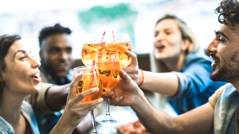 Точно колко чаши алкохол състаряват мозъка ни