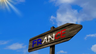 Френската полиция започна прочистването на мигрантски лагер с близо 1000