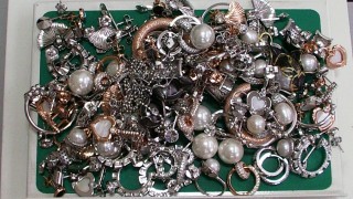 Митничари задържаха над 6048 сребърни бижута в района на Дунав мост