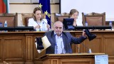 Депутатите за полицейското насилие - речи, определения и чифт кубинки на трибуната