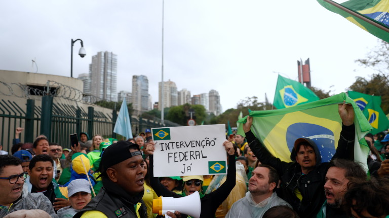 Хиляди поддръжници на бразилския президент Жаир Болсонару в сряда призоваха