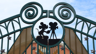 Уолт Дисни Walt Disney Company надцаква Комкаст Comcast за Туенти