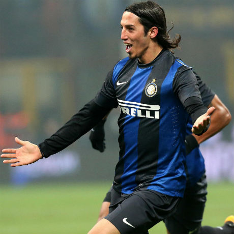 Скелото заряза пищна моделка заради мама