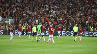 Мачът от френската Лига 1 между Ница и Марсилия не