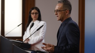 Германия за изборите в САЩ: Америка е нещо повече от моноспектакъл