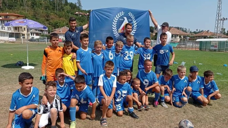 Малките футболисти на Левски спечелиха турнира Трявна Къп. На финала
