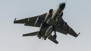 Китай с нов боен самолет, който може да сваля американски F-22
