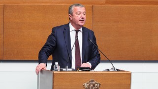 От парламентарната трибуна Възраждане излязоха с декларация с която остро