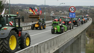 Фермери от Чешката република Словакия и други централноевропейски страни блокираха