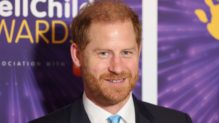 Avec un sourire aux lèvres – Le prince Harry chez lui en Angleterre Avec un sourire aux lèvres – Le prince Harry chez lui en Angleterre