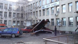 Вятърът отнесе покрив на болница и на учебно заведение в Карлово 