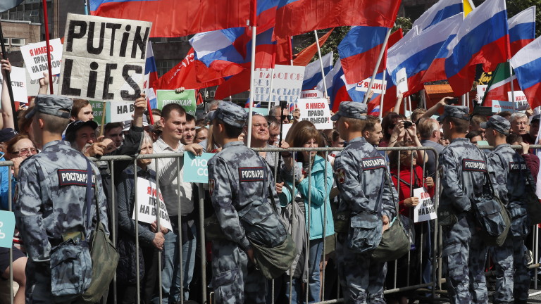 Повече от 10 000 души излязоха по улиците на Москва,