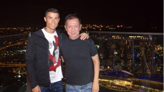 Кристиано Роналдо продължи лятната си ваканцията с посещение на Сингапур