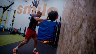 Тервел Пулев говори пред журналистите по време на откритата си тренировка