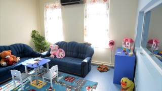 Синята стая така известна като място където се разпитват деца