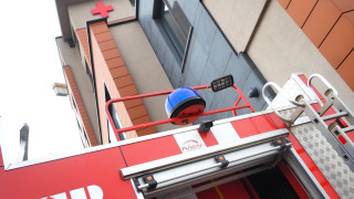 Двама души са с изгаряния след пожар в Дома за