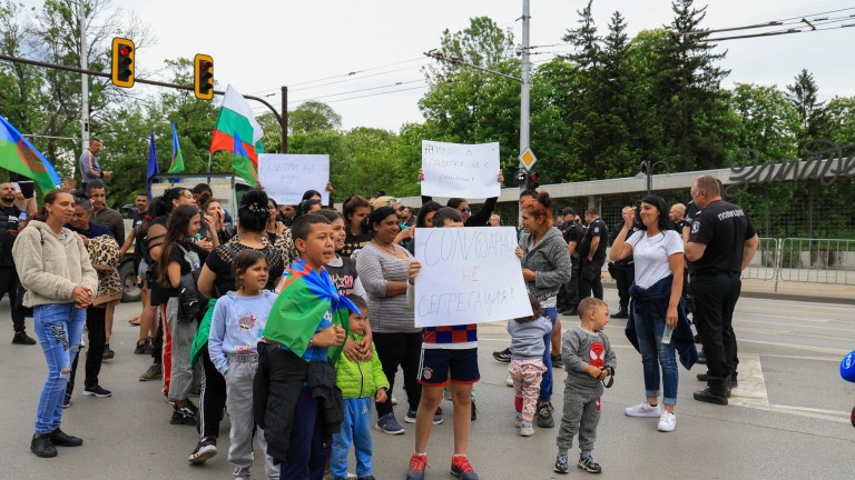 Нов протест на жителите на "Захарна фабрика" блокира столичния бул. "Сливница"