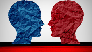 Режисьор на филми за Антифа предупреждава за крайнодясна заплаха в Германия