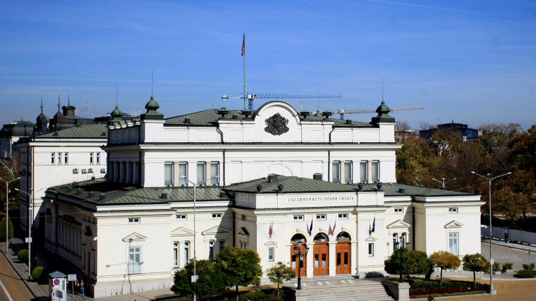 Парламентът ще продължи на днешното си заседание гласуването на бюджета