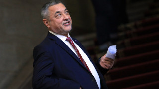 Вицепремиерът Валери Симеонов e бесен Пак ни извъртяха Депутати от