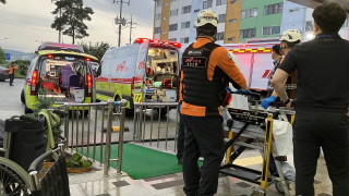 Южнокорейски спасители извадиха в неделя девет тела от наводнен след