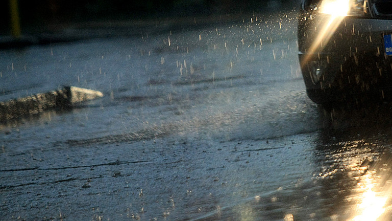 Проливен дъжд причини верижна катастрофа на АМ "Струма" 
