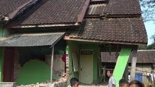 Броят на загиналите което удари индонезийския остров Ява в