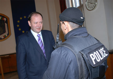 Миков награди 173 полицаи