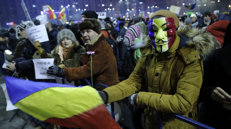 И румънският обмудсман сезира Конституционния съд за спорния указ