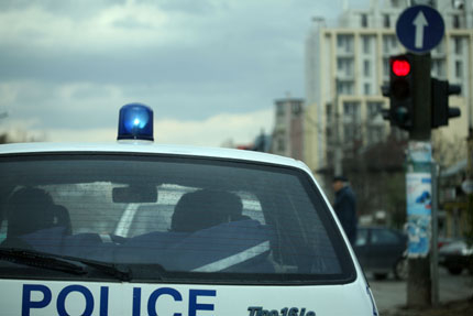 Задържаха мъж, опитал да подкупи полицаи в Свищов