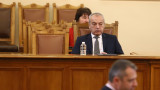 Премиерът отказа да отговаря на литературен въпрос на Нинова